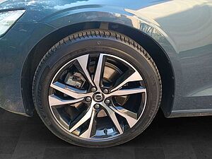 Volvo  Kombi B3 Core LED/Cam/Nav/Notrad/Metallic
