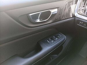 Volvo  T8 Twin Engine AWD R-Design 360°/AHK/Nav