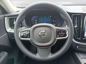 Volvo  B4 2WD Plus Dark Cam/Alarmanlage/Navi