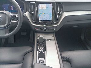 Volvo  B4 2WD Plus Dark Cam/Alarmanlage/Navi