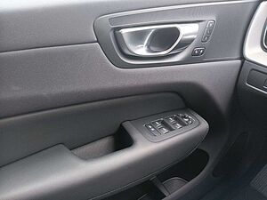 Volvo  B4 2WD Plus Dark Cam/Alarmanlage/Navi