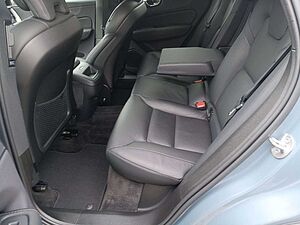Volvo  B4 2WD Plus Dark Cam/Alarmanlage/Navi
