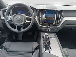 Volvo  B4 2WD Plus Dark 360°/H&K/Sportsitze