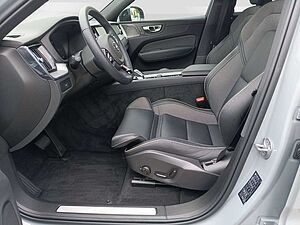 Volvo  B4 2WD Plus Dark 360°/H&K/Sportsitze