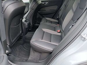 Volvo  B4 2WD Plus Dark 360°/H&K/Sportsitze
