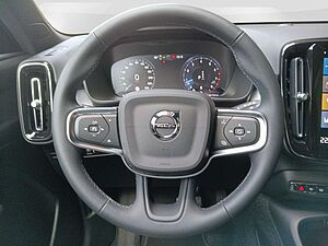 Volvo  B4 2WD Core 360°/Navi/LED