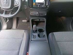 Volvo  B4 2WD Core 360°/Navi/LED