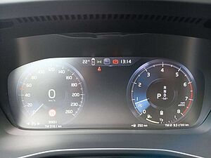 Volvo  B4 2WD Core 360°/Navi/LED