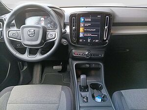 Volvo  B4 2WD Core 360°/Navi/LED