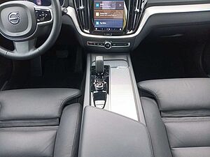 Volvo  B4 Plus Dark Panorama/360°/H&K
