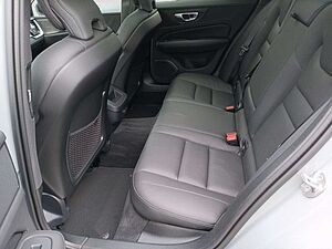 Volvo  B4 Plus Dark Panorama/360°/H&K
