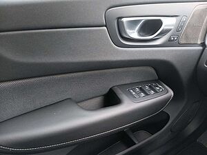 Volvo  B4 AWD Plus Dark 360°/AHK/H&K