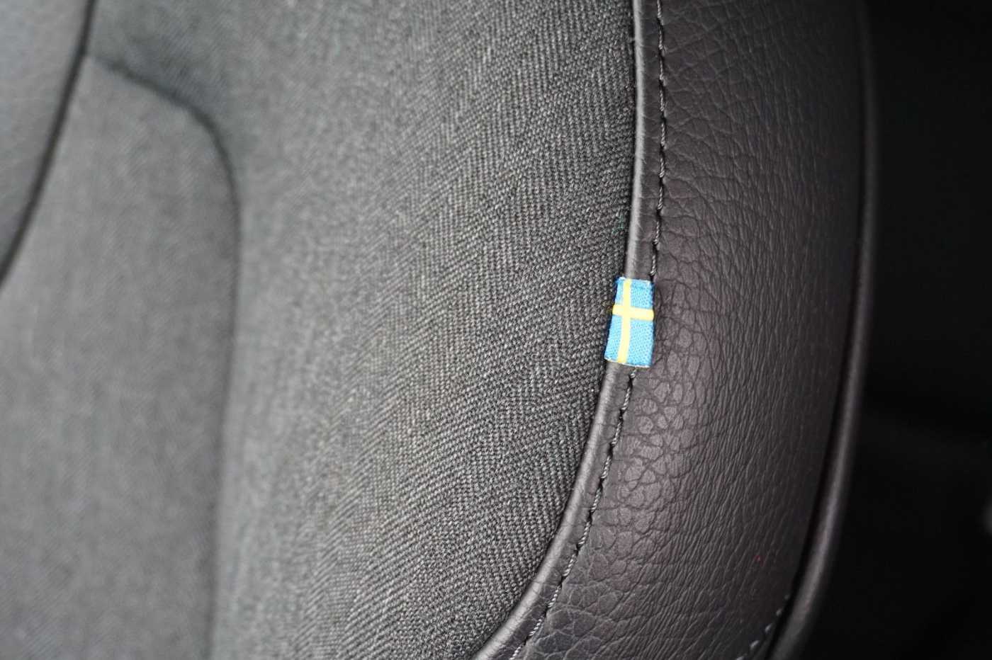 Volvo  D4 Momentum !! ! NAVI+LED+AHK+STANDHZG. !! !