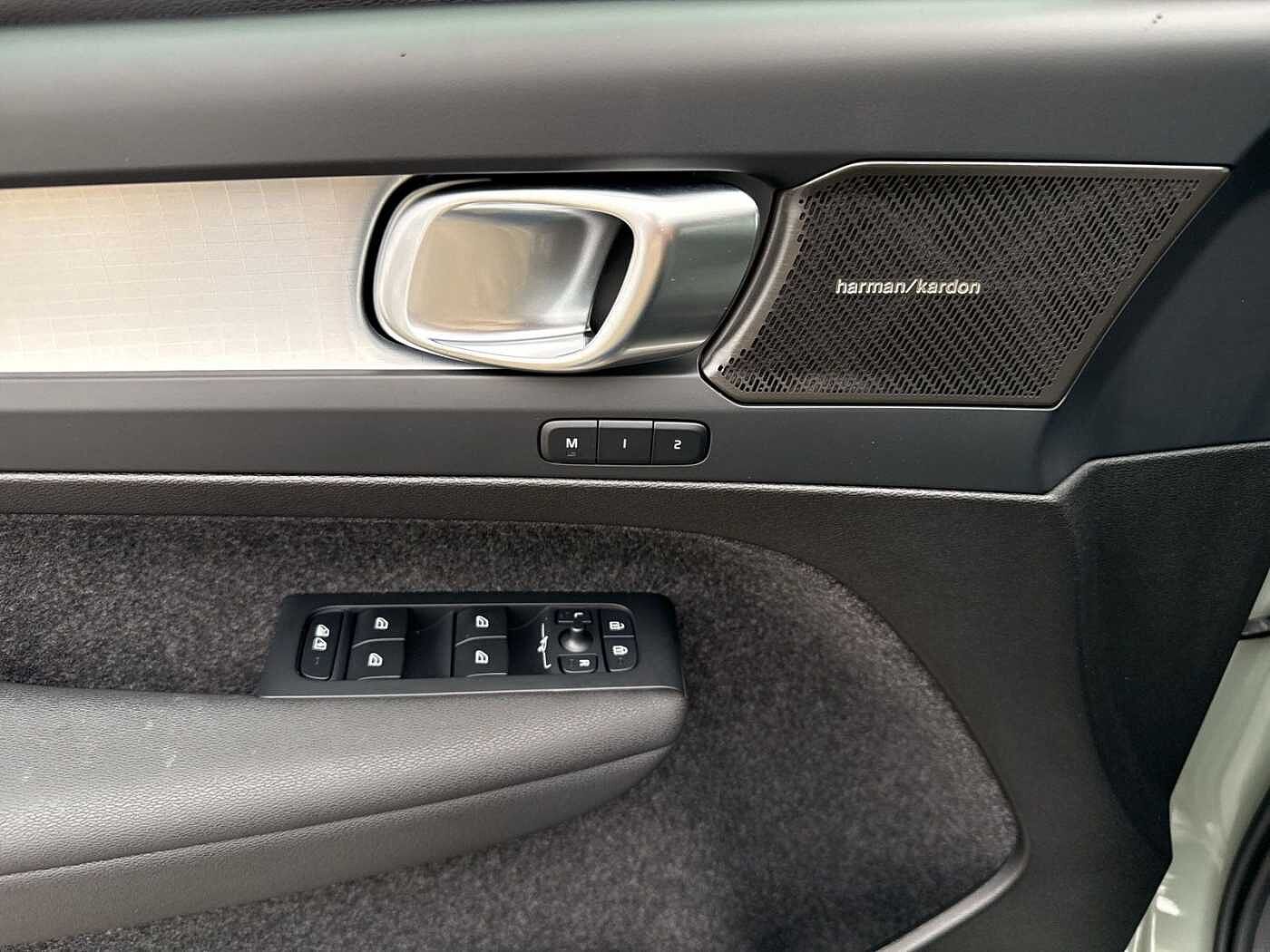 Volvo  B3 Plus Dark 2WD !ACC+PIXEL-LED+FSH+EL. SITZ