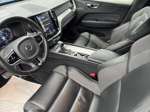 Volvo  T4 R-Design 2WD !! HUD+PANO+STANDHZG+AHK+ACC