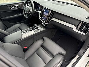 Volvo  B4 Ultra Dark !! ! 360°+PANO+HEAD-UP !! !