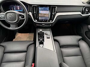 Volvo  B4 Ultra Dark !! ! 360°+PANO+HEAD-UP !! !