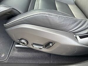 Volvo  B4 Plus Dark 2WD !! !PANO+STANDHZG+AHK+BLISS