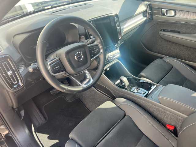 Volvo  B4 (B) 2WD Plus Black Edition 360°/ ACC /LED