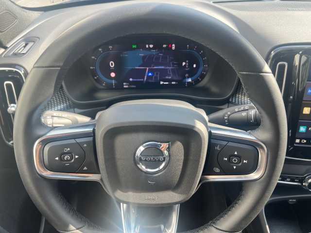 Volvo  B4 (B) 2WD Plus Black Edition 360°/ ACC /LED