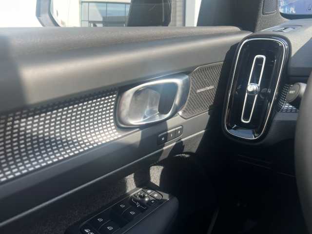 Volvo  B4 (B) 2WD Plus Black Edition 360°/ ACC /LED