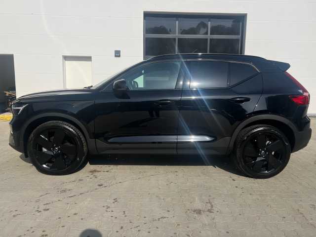 Volvo  B4 (B) 2WD Plus Black Edition 360°/ ACC /LED