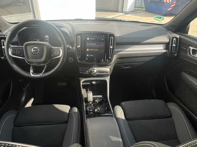 Volvo  B4 (B) 2WD Plus Black Edition 360°/ ACC /LED