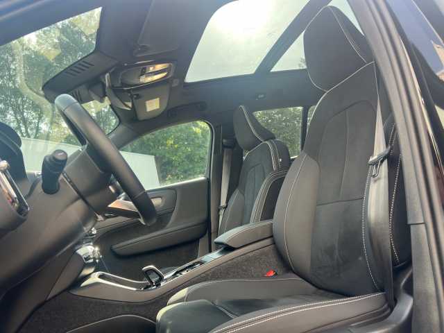 Volvo  B4 (B) 2WD Plus Black Edition 360°/ ACC /LED