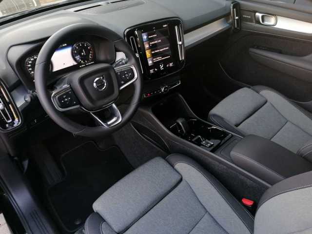 Volvo  T2 2WD Plus Dark Navi/ Kamera/ uvm.