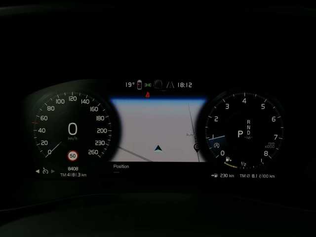 Volvo  T2 2WD Plus Dark 360°/ AHK/ PANO