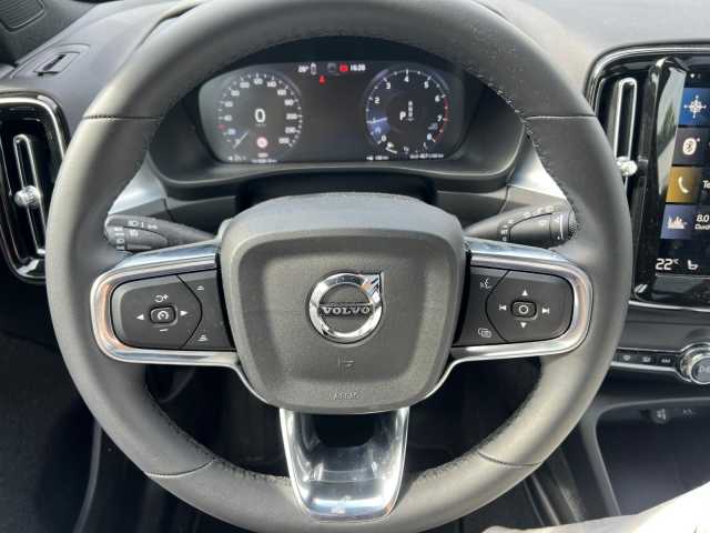 Volvo  T2 2WD Plus Dark 360°/ AHK/ PANO