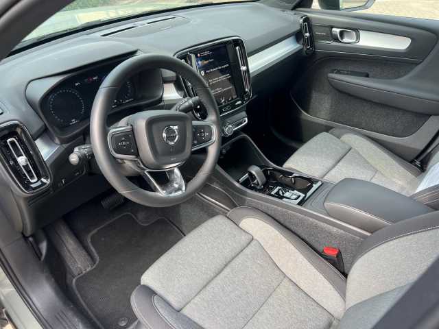 Volvo  T2 2WD Plus Dark 360°/ AHK/ PANO