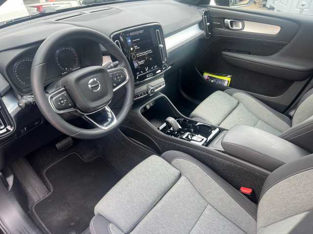 Volvo  T2 2WD Plus Dark 360°/ AHK/ PANO