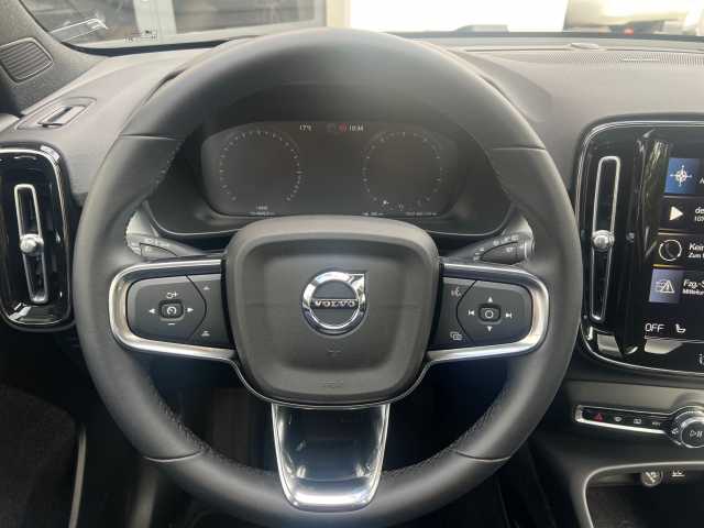 Volvo  T2 2WD Plus Dark 360°/ AHK/ PANO