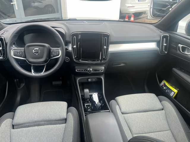 Volvo  T2 2WD Plus Dark 360°/ AHK/ PANO