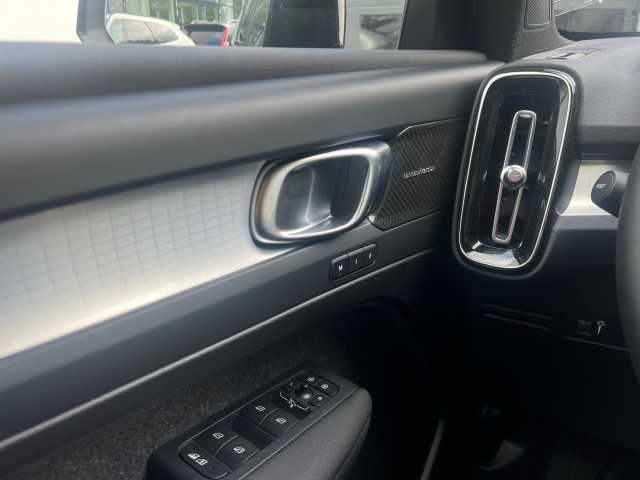 Volvo  T2 2WD Plus Dark RFK/ LED/ uvm