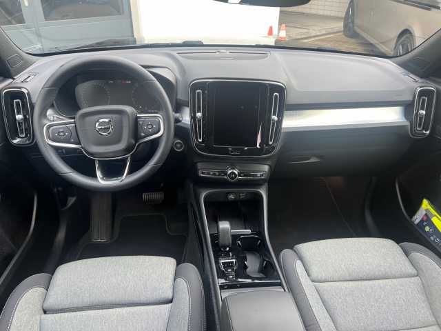 Volvo  T2 2WD Plus Dark RFK/ LED/ uvm
