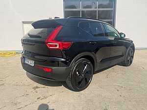 Volvo  B4 (B) 2WD Plus Black Edition 360°/ ACC /LED