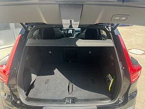 Volvo  B4 (B) 2WD Plus Black Edition 360°/ ACC /LED