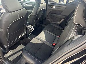 Volvo  B4 (B) 2WD Plus Black Edition 360°/ ACC /LED