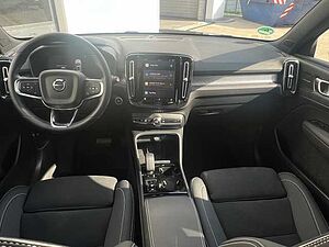 Volvo  B4 (B) 2WD Plus Black Edition 360°/ ACC /LED