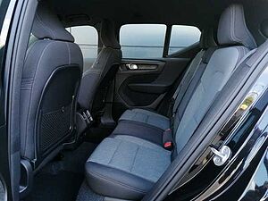 Volvo  T2 2WD Plus Dark Navi/ Kamera/ uvm.