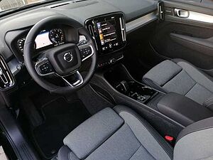 Volvo  T2 2WD Plus Dark Navi/ Kamera/ uvm.