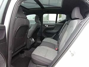 Volvo  T2 2WD Plus Dark 360°/ AHK/ PANO