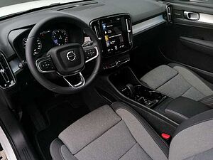 Volvo  T2 2WD Plus Dark 360°/ AHK/ PANO