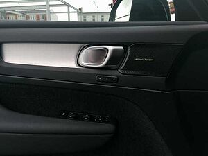 Volvo  T2 2WD Plus Dark 360°/ AHK/ PANO