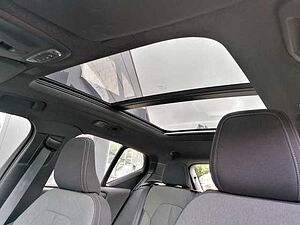 Volvo  T2 2WD Plus Dark 360°/ AHK/ PANO