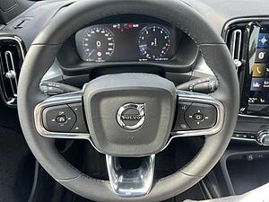 Volvo  T2 2WD Plus Dark 360°/ AHK/ PANO
