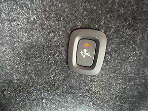 Volvo  T2 2WD Plus Dark 360°/ AHK/ PANO