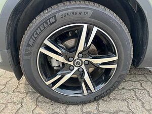 Volvo  T2 2WD Plus Dark 360°/ AHK/ PANO